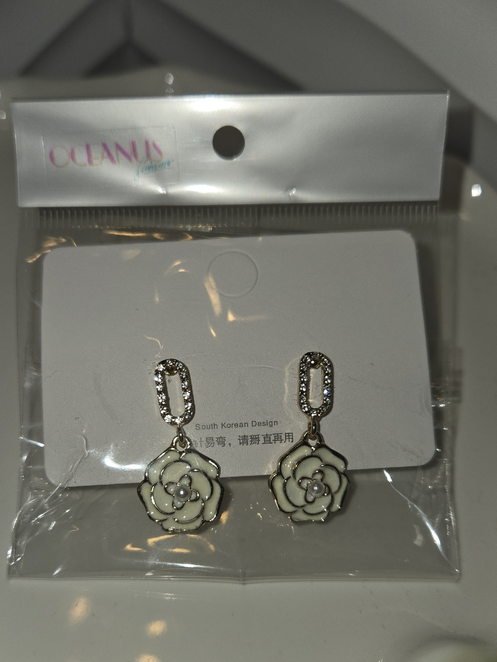 Oceanus White Flower Drop Earrings with Crystal Accents
